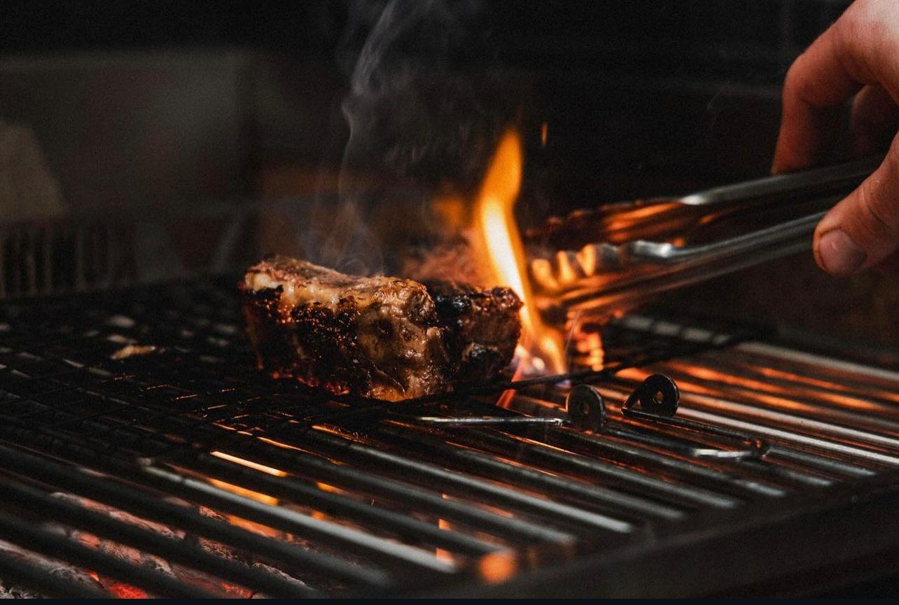 Acuarinox parrilla op houtskool