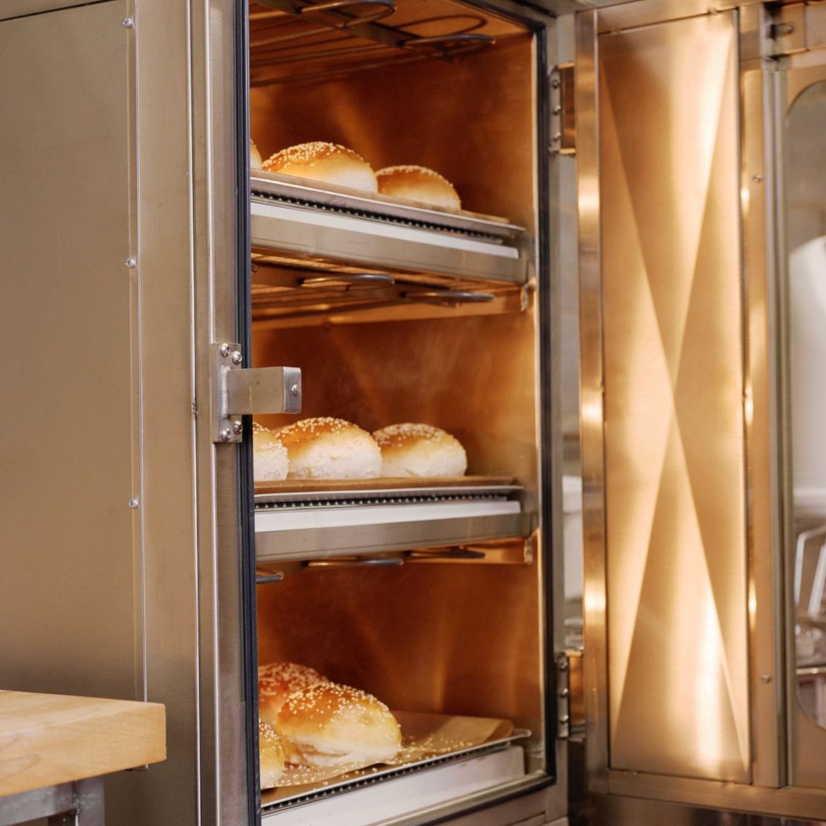 RackMaster RM24, drie verlichte steendekken met brood
